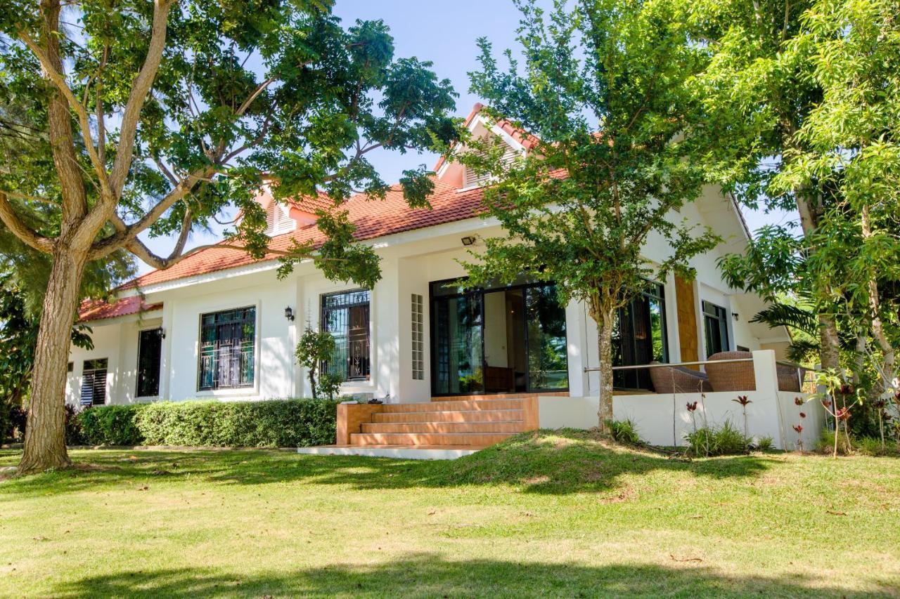 Villa Miracle Rawai Exterior photo